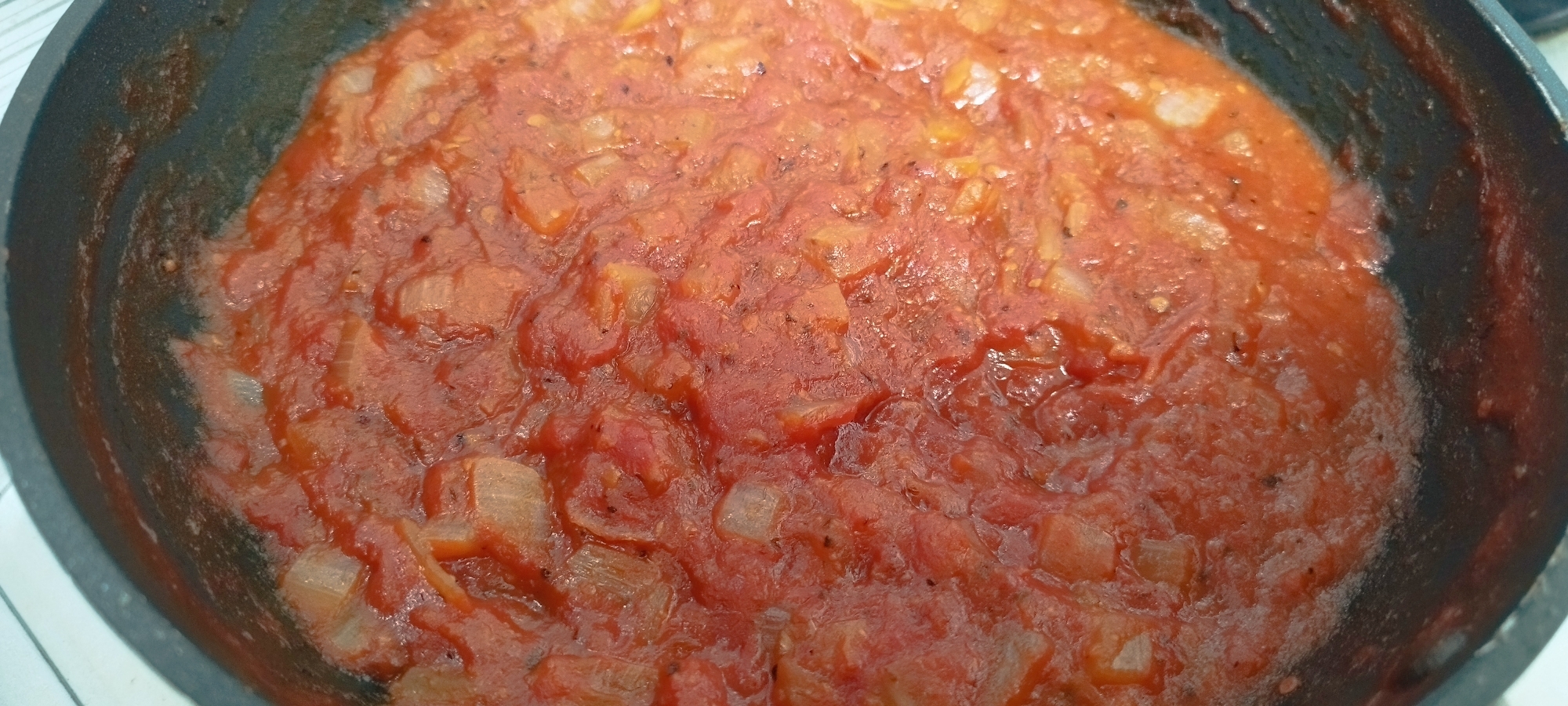 ホールトマトでピザソース