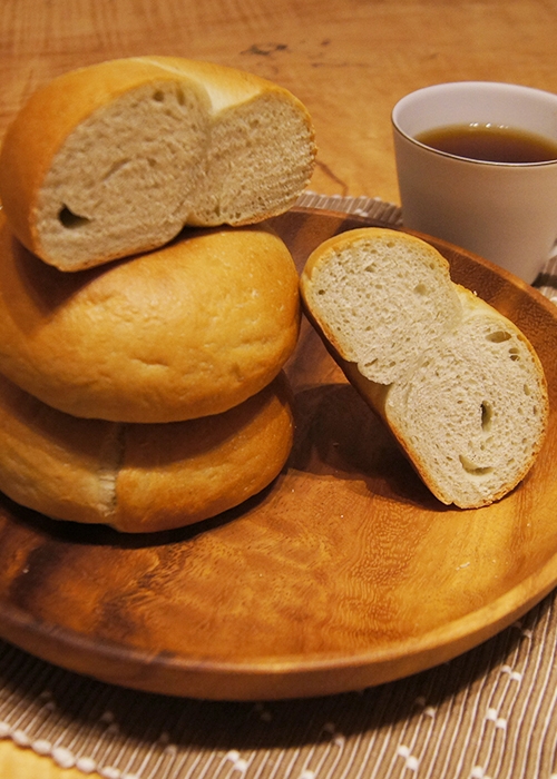 食べ応え十分、よもぎのグリーンベーグル