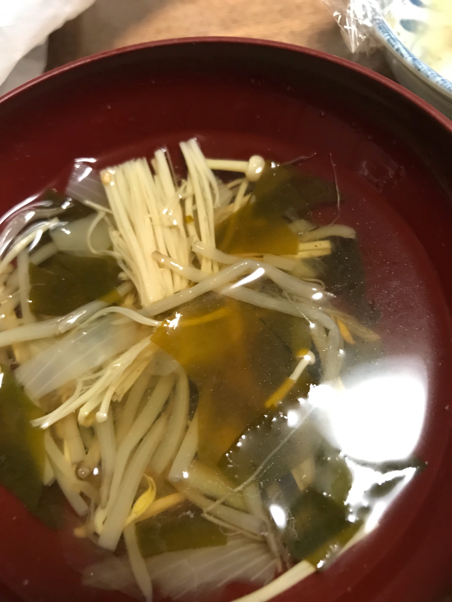 えのき、わかめ、玉ねぎの中華スープ