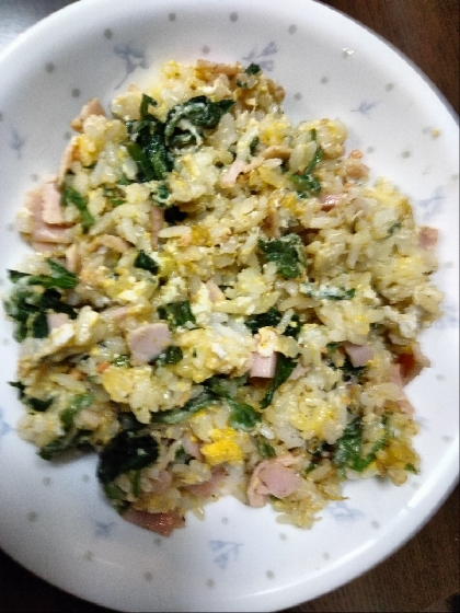 こんにちは。ちょうどハムと鮭フレークがあったので、栄養たっぷり炒飯美味しくできました。レシピ有難うございました。