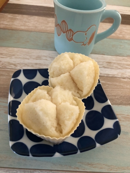 材料もシンプル！
めちゃくちゃ簡単にできました！
もちもちふわふわ美味しいです。
小腹が空いた時にサッと作れていいですね。