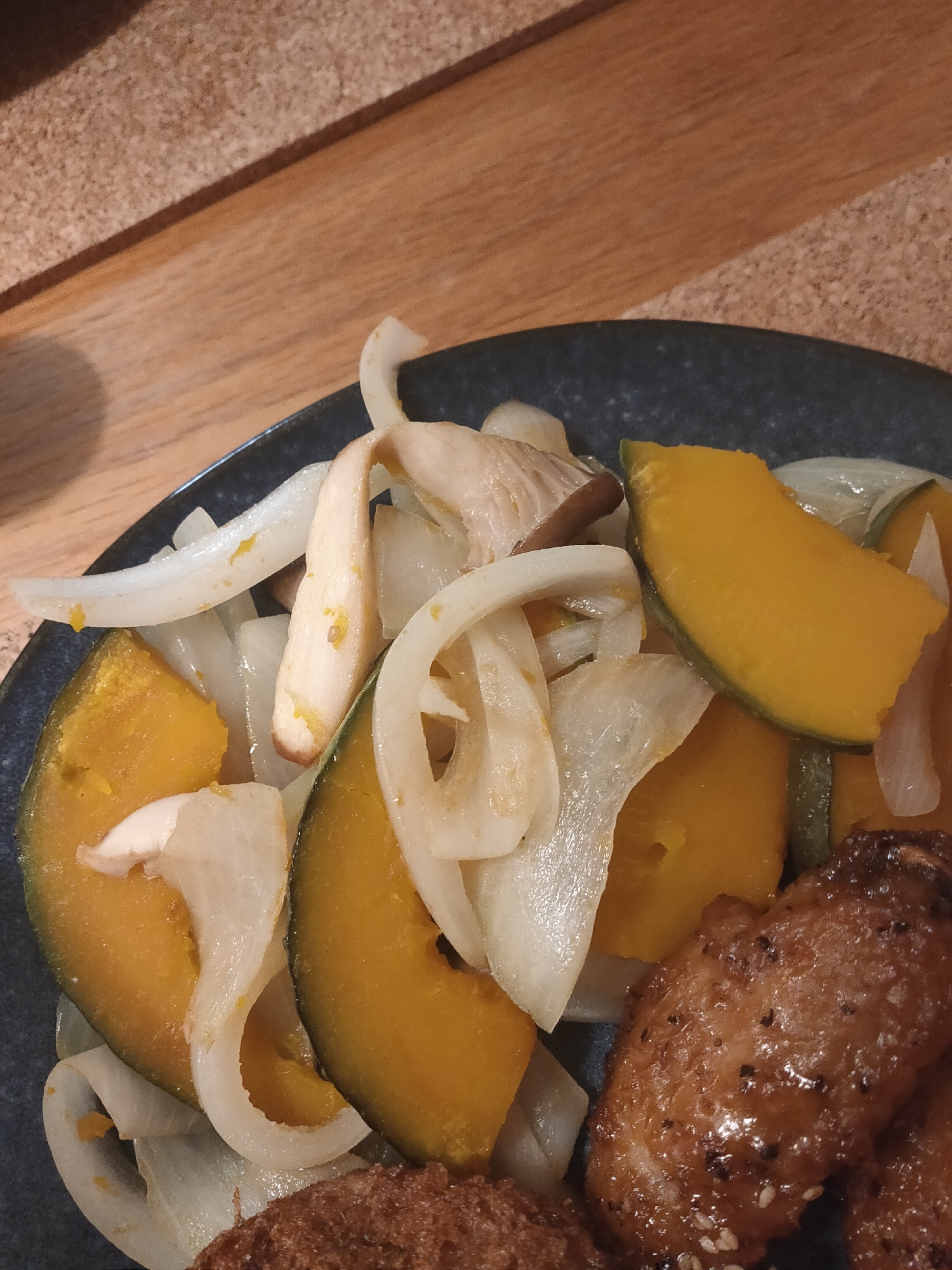 ハーブソルトが決め手 カボチャとエリンギの野菜炒め レシピ 作り方 By 蓋 楽天レシピ