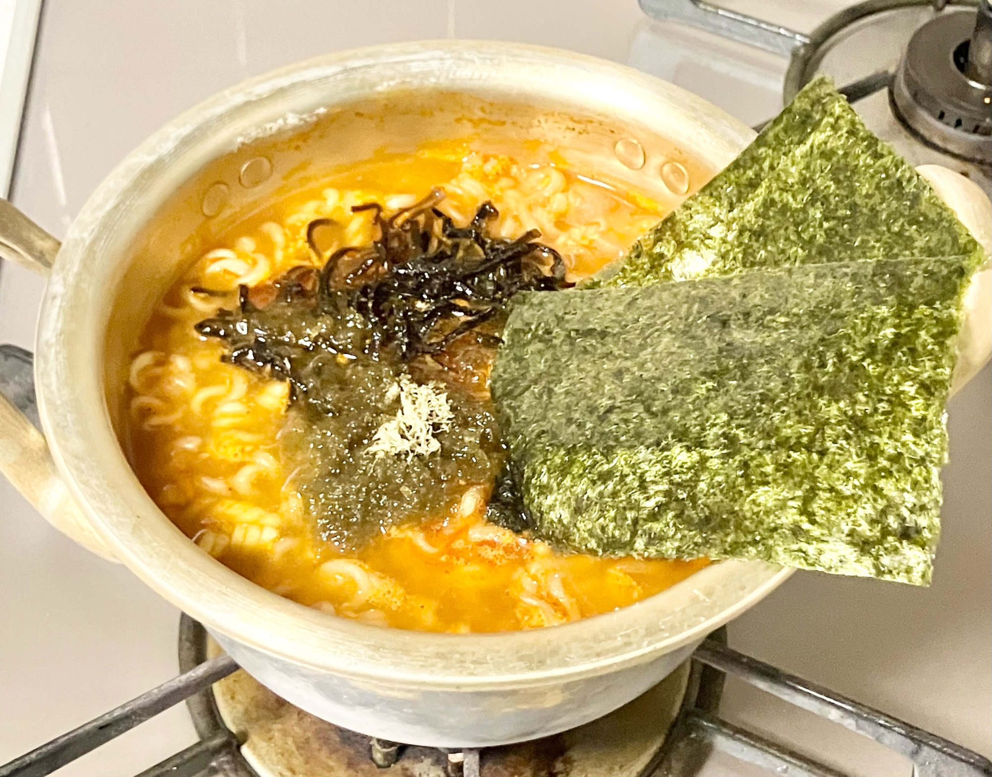 簡単☆純とろと塩昆布入り辛ラーメン