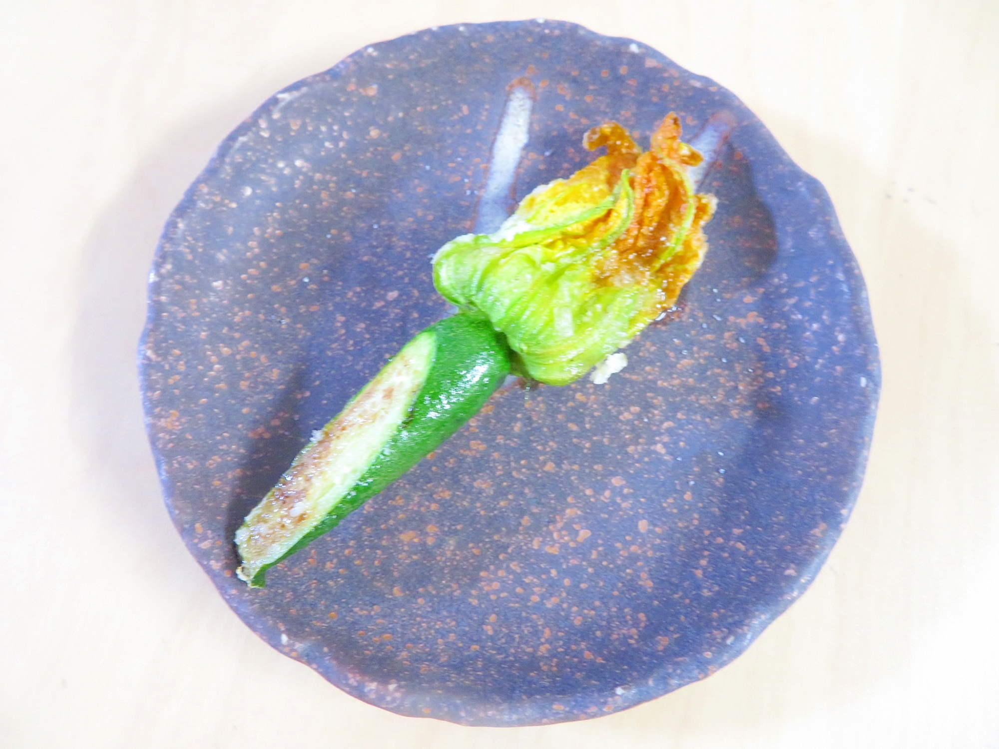 ズッキーニの花の素揚げ レシピ 作り方 By しの 楽天レシピ ズッキーニの花の素揚げ レシピ 作り方 By しの 楽天レシピ