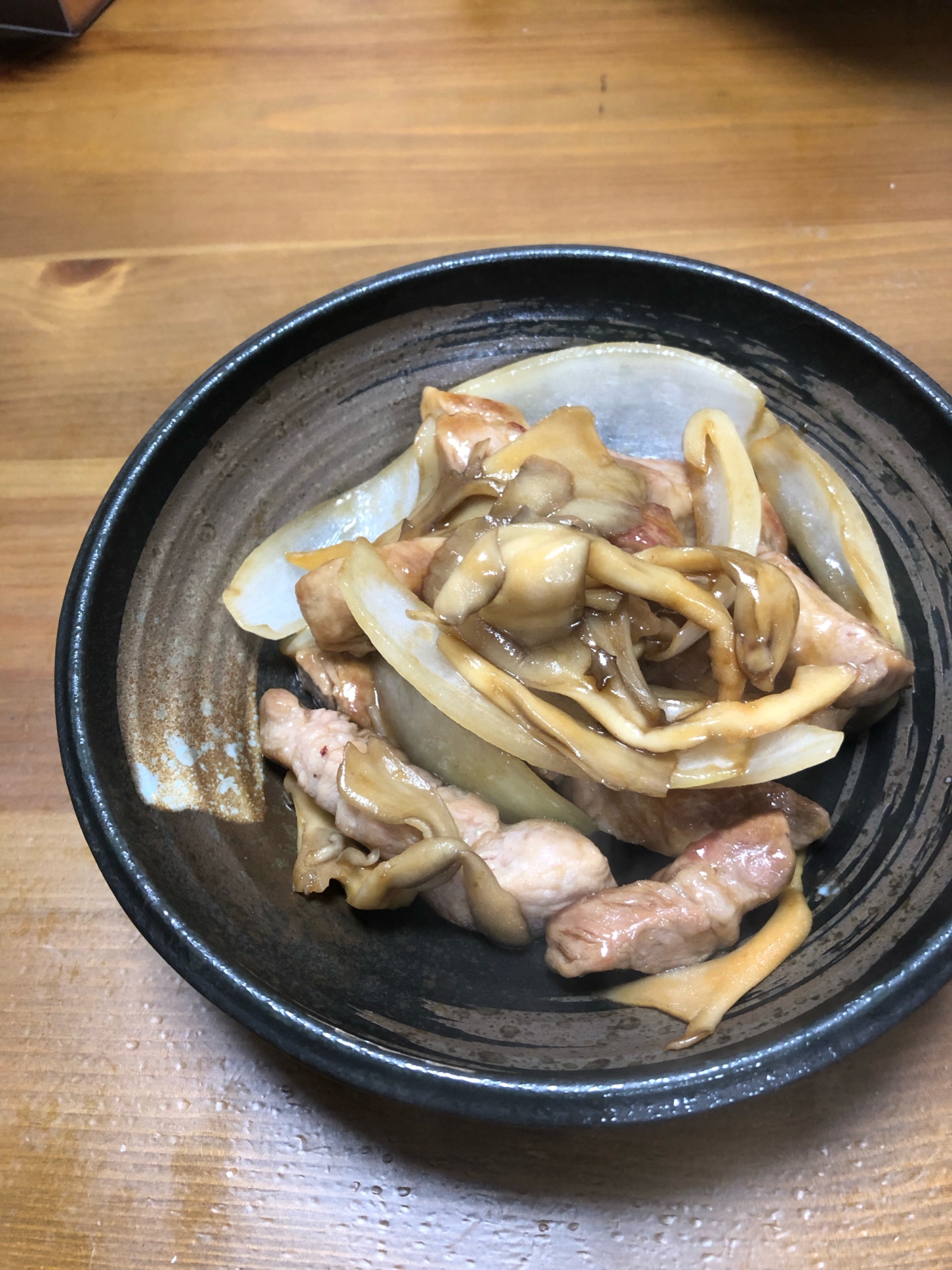 豚ゴロゴロ肉と舞茸のオイスター炒め