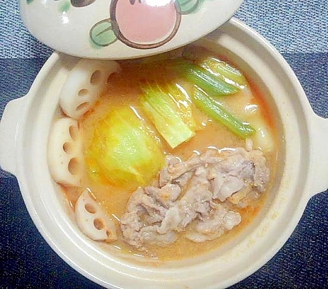 とり野菜みその豚肉とキャベツと長ねぎれんこん鍋