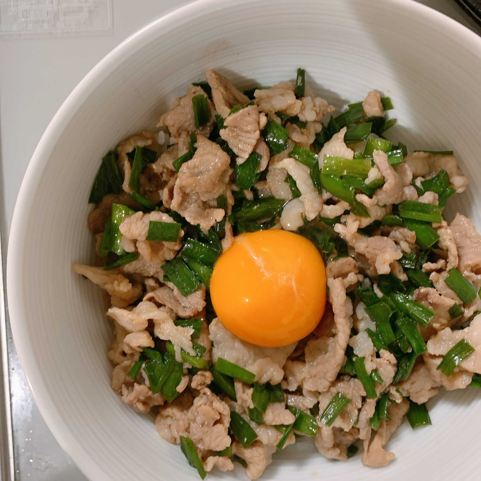 豚ニラ丼