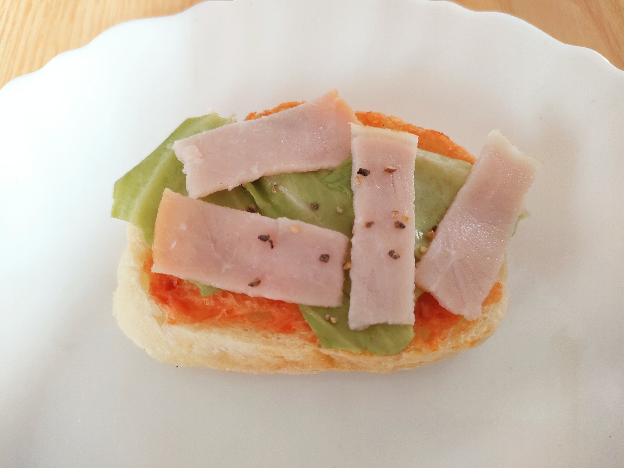 キャベツとハムのトースト