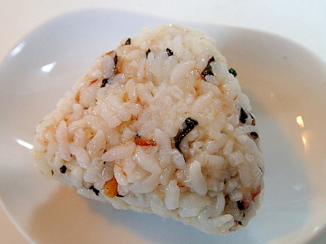 海苔茶漬けの素でおにぎり レシピ 作り方 By ぷ みぃまま 楽天レシピ 海苔茶漬けの素でおにぎり レシピ 作り方 By ぷ みぃまま 楽天レシピ