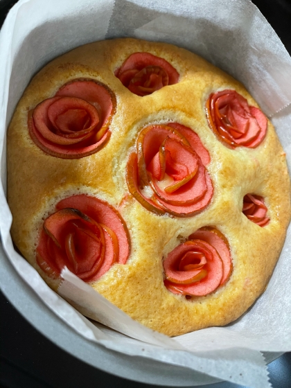 真っ赤な薔薇のりんごケーキ