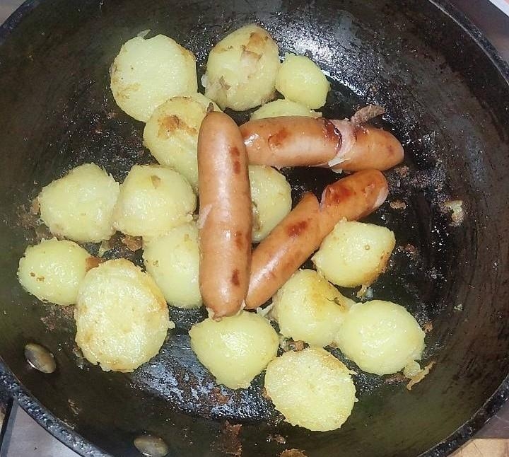 新じゃがとソーセージ炒め