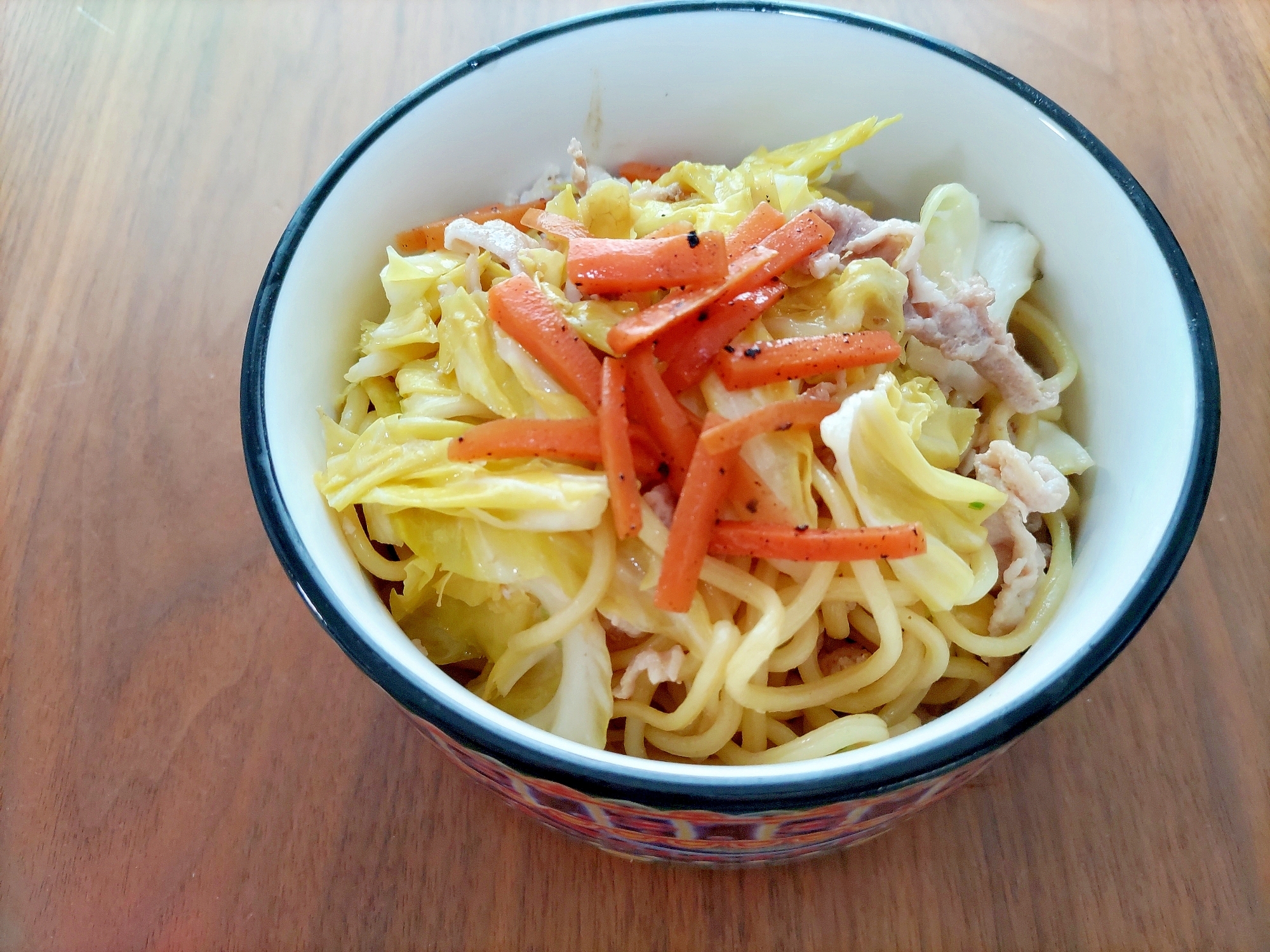 器に入った和風焼きそば