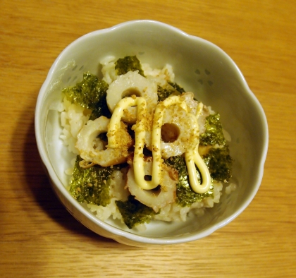 麺つゆ/マヨ/すりごまで　韓国味付海苔と竹輪のご飯