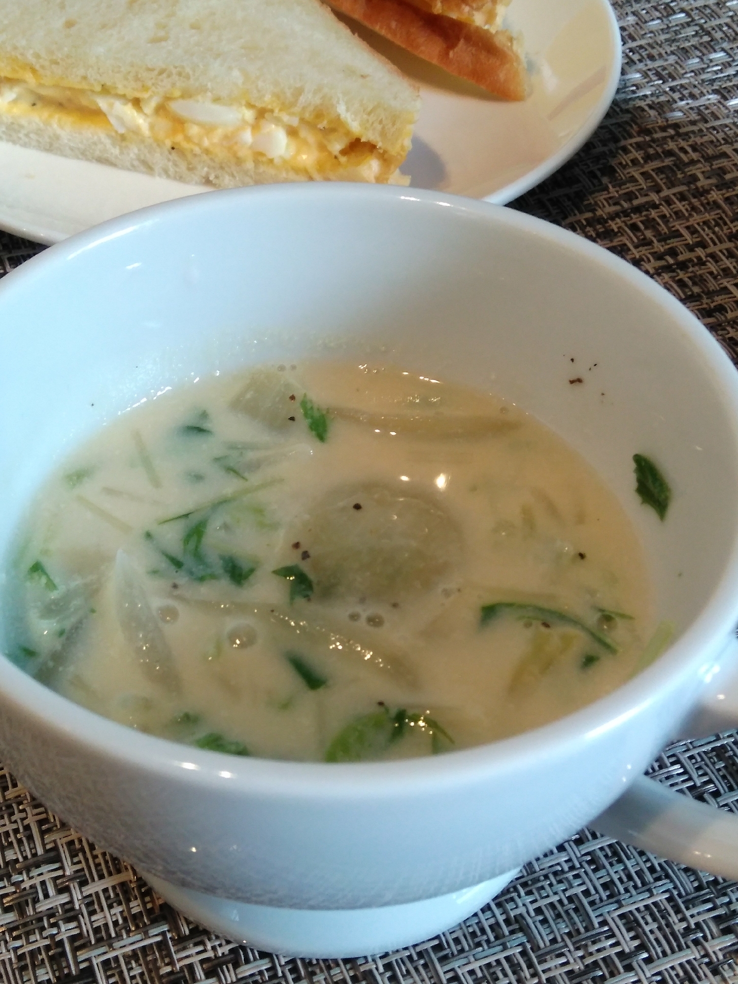 水菜と玉ねぎの豆乳スープ