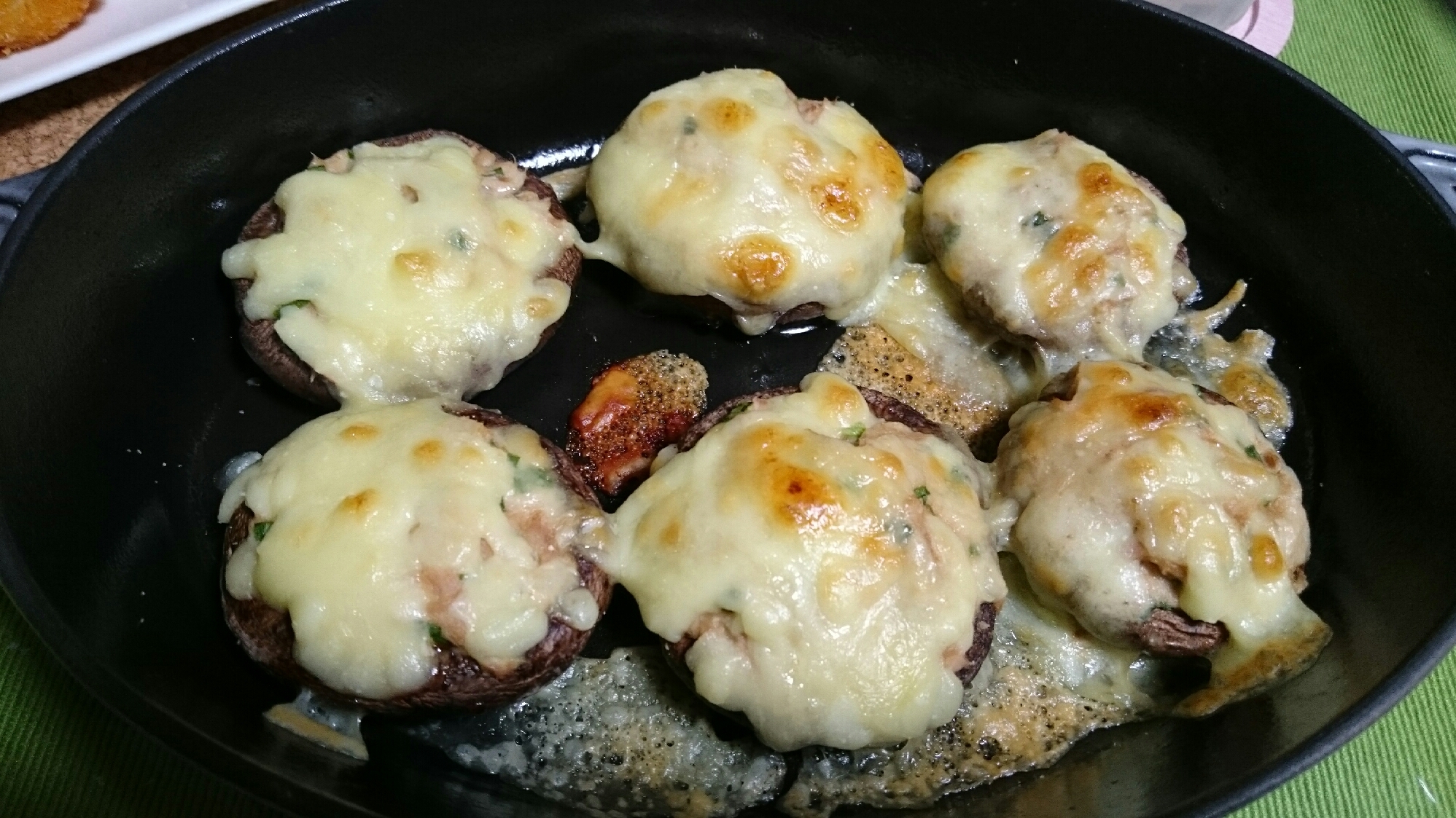 ストウブDE〜椎茸のツナチーズ焼き