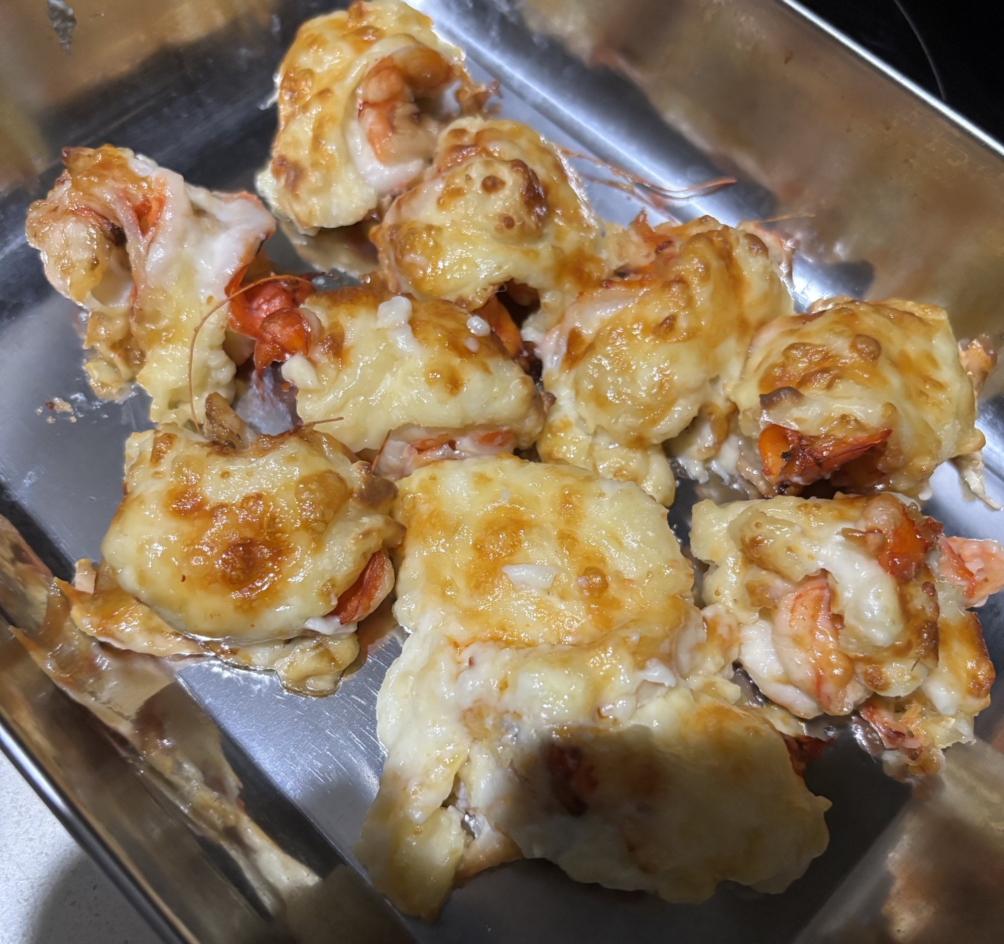 ご飯が進むブラックタイガーベシャメルソース乗せ