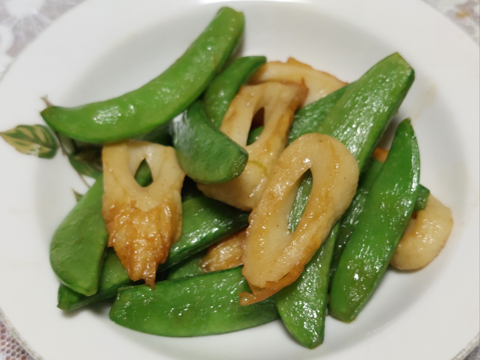スナップえんどうとちくわの炒め物