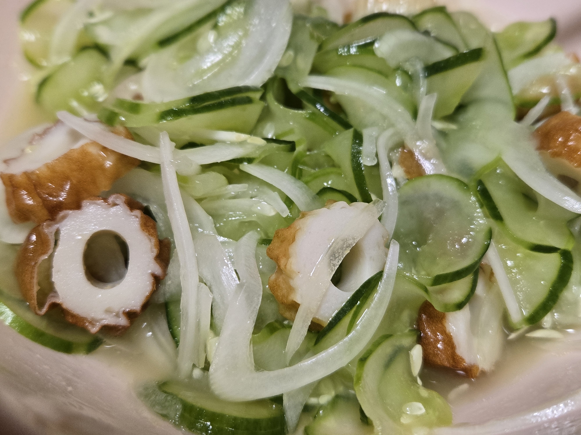 新玉ねぎときゅうりとちくわのポン酢サラダ