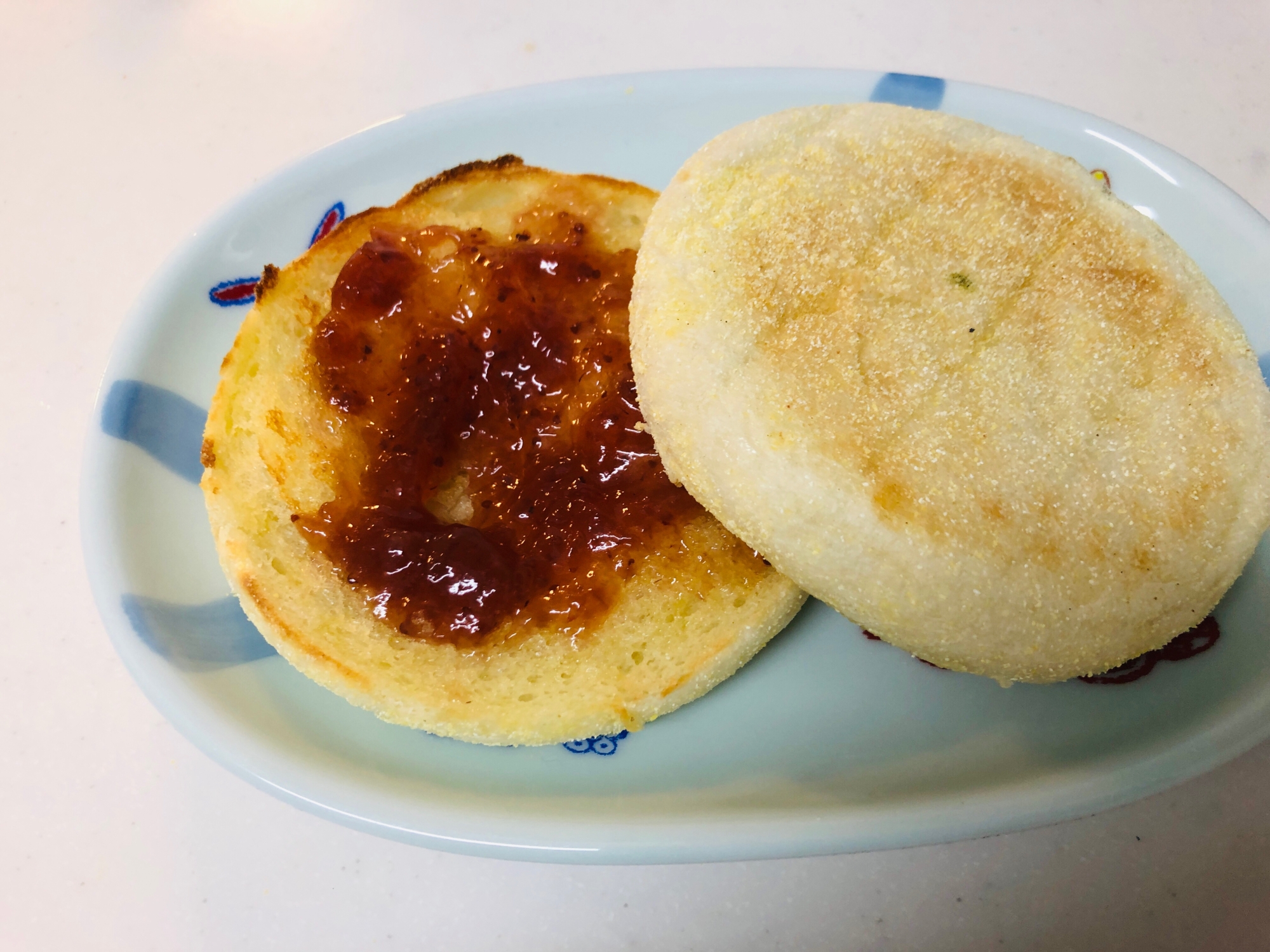 イングリッシュマフィンのいちごジャムサンド