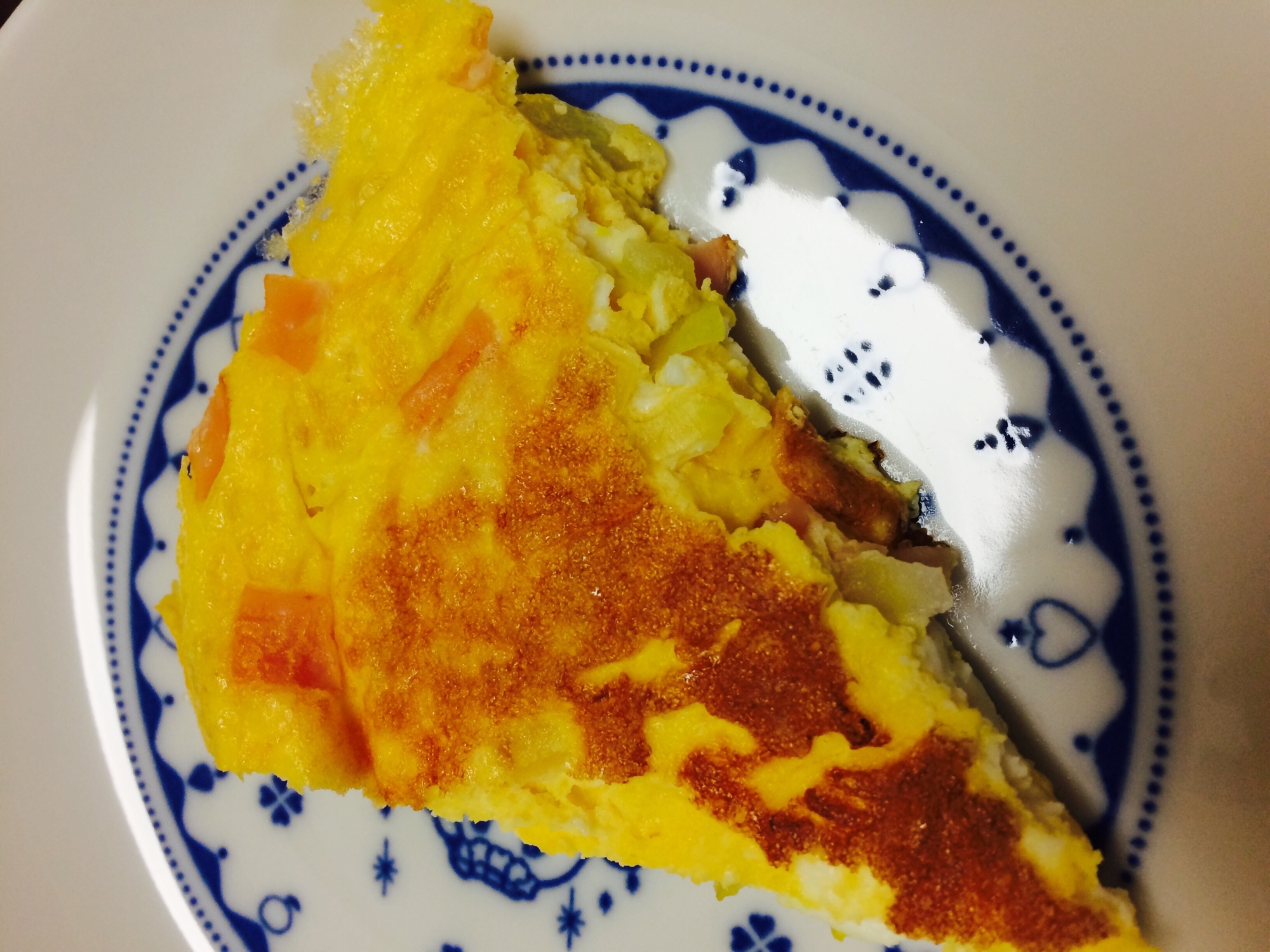 ハムと玉ねぎのコンソメ風味オムレツ