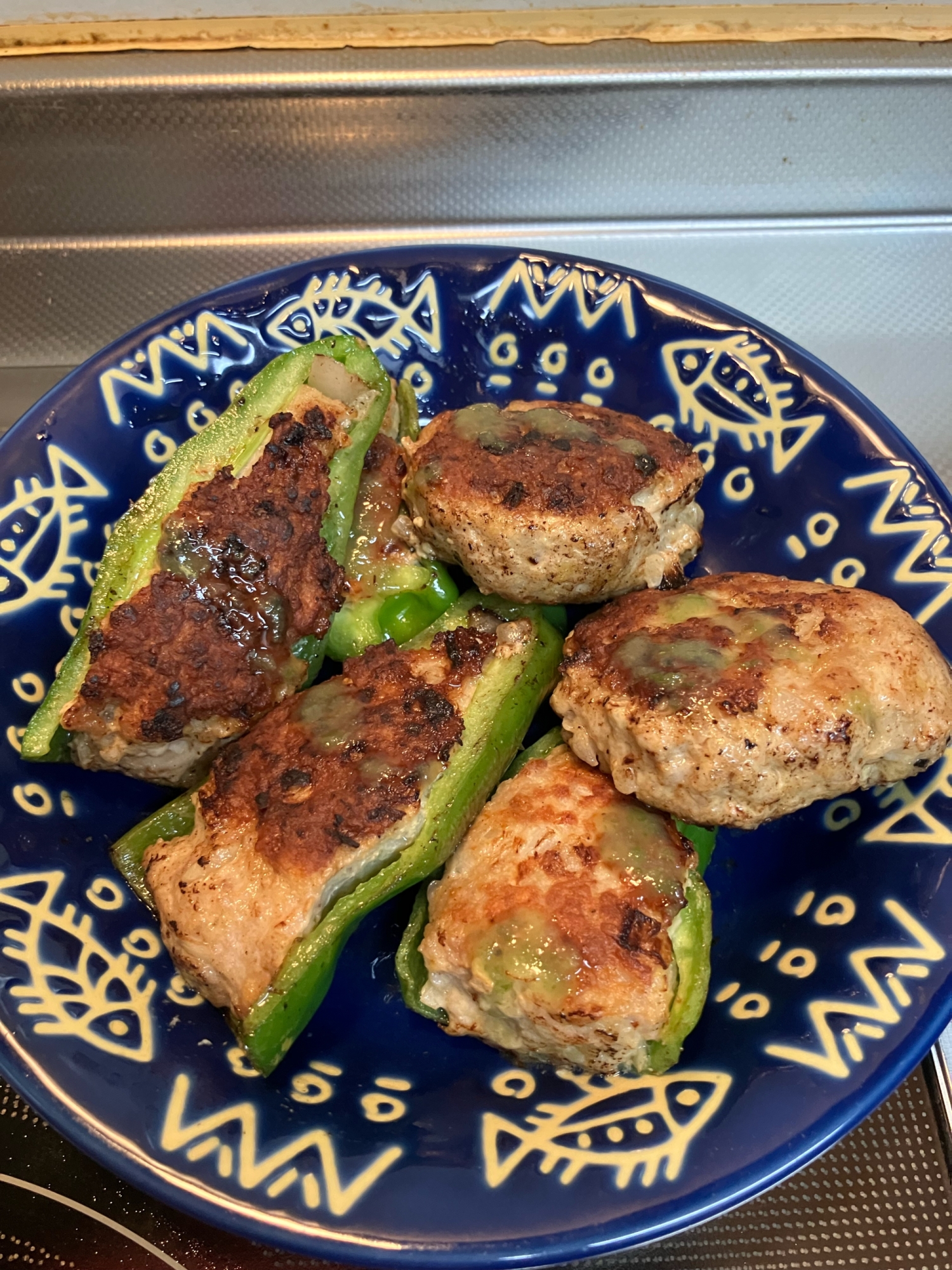 ピーマンの肉詰めとミニハンバーグ柚子胡椒掛け^_^