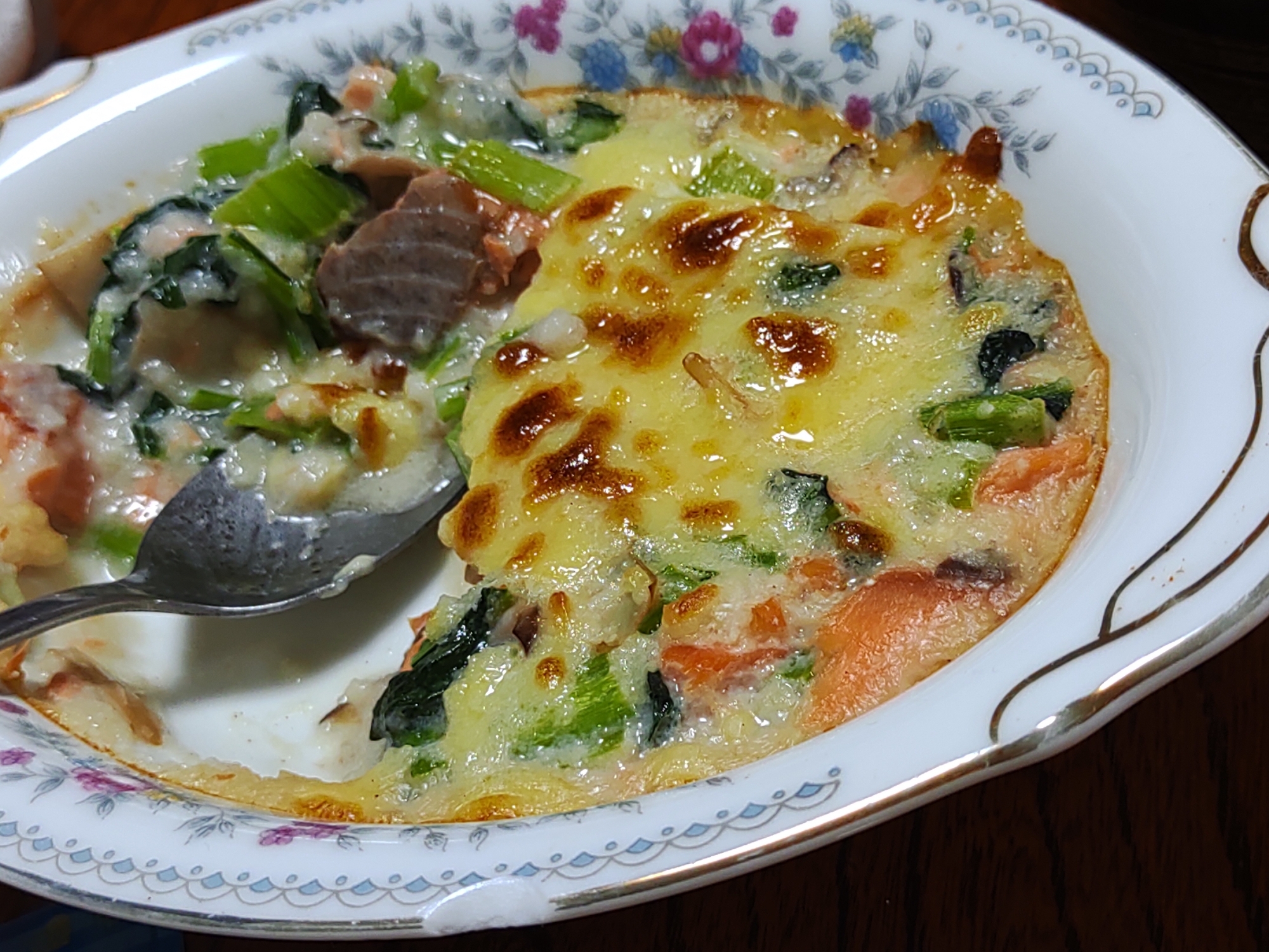 長芋で簡単ホワイトソース！鮭と小松菜のグラタン
