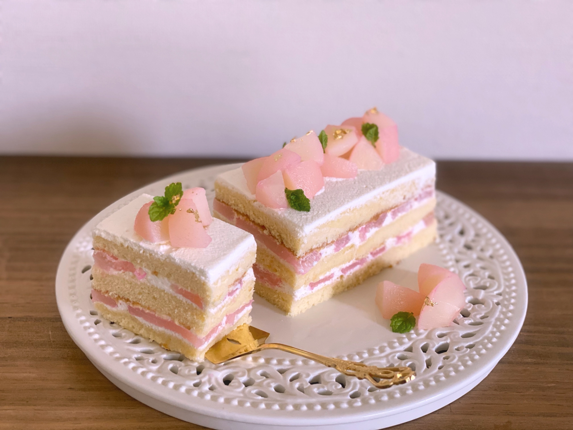 白桃の缶詰で作る♡ほんのりピンクのおめかしケーキ