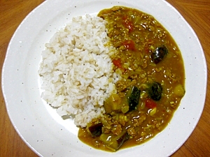 なすとひき肉の夏野菜カレー