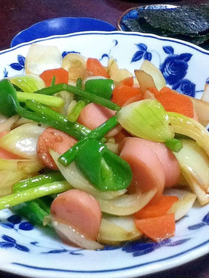 魚肉ソーセージとにんにくの芽の野菜炒め