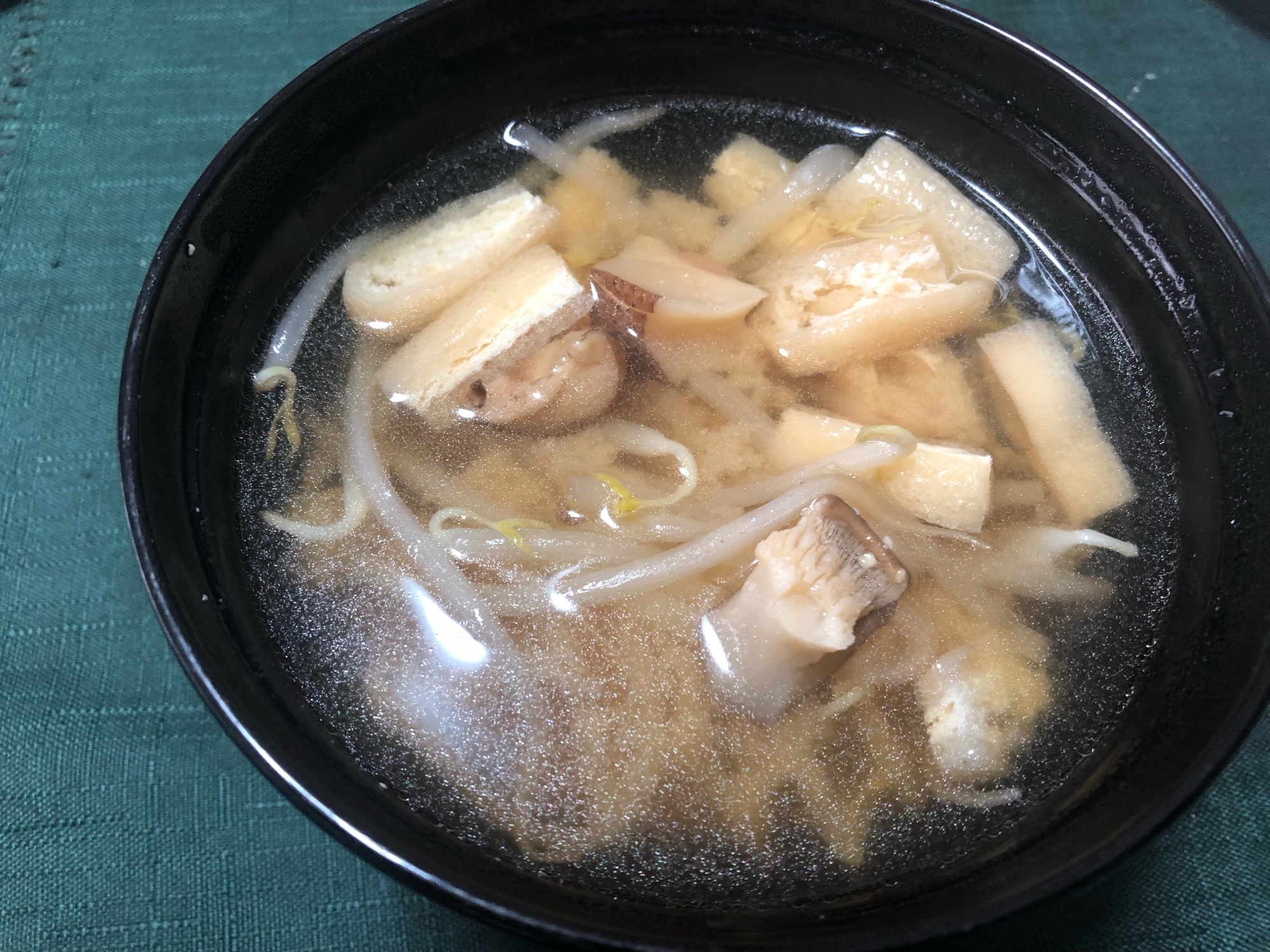 干し椎茸入り もやしと油揚げの味噌汁