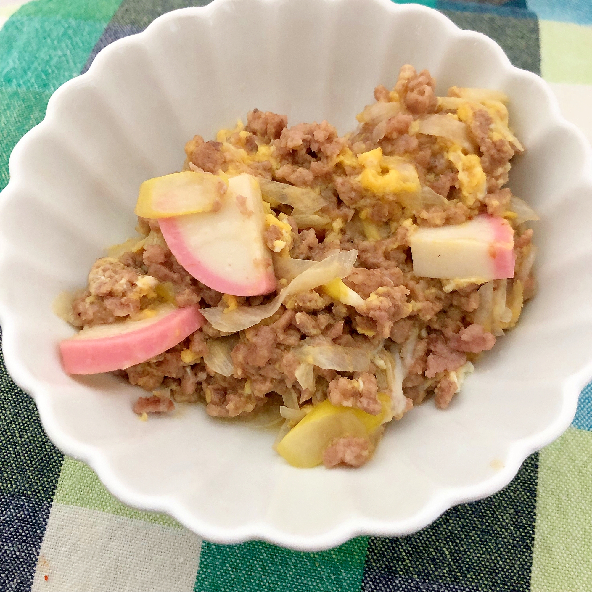 かまぼことひき肉の卵炒め☆