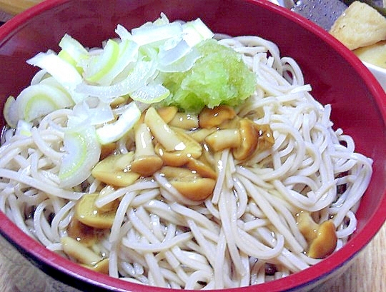 夏にさっぱり☆なめこおろし大根蕎麦