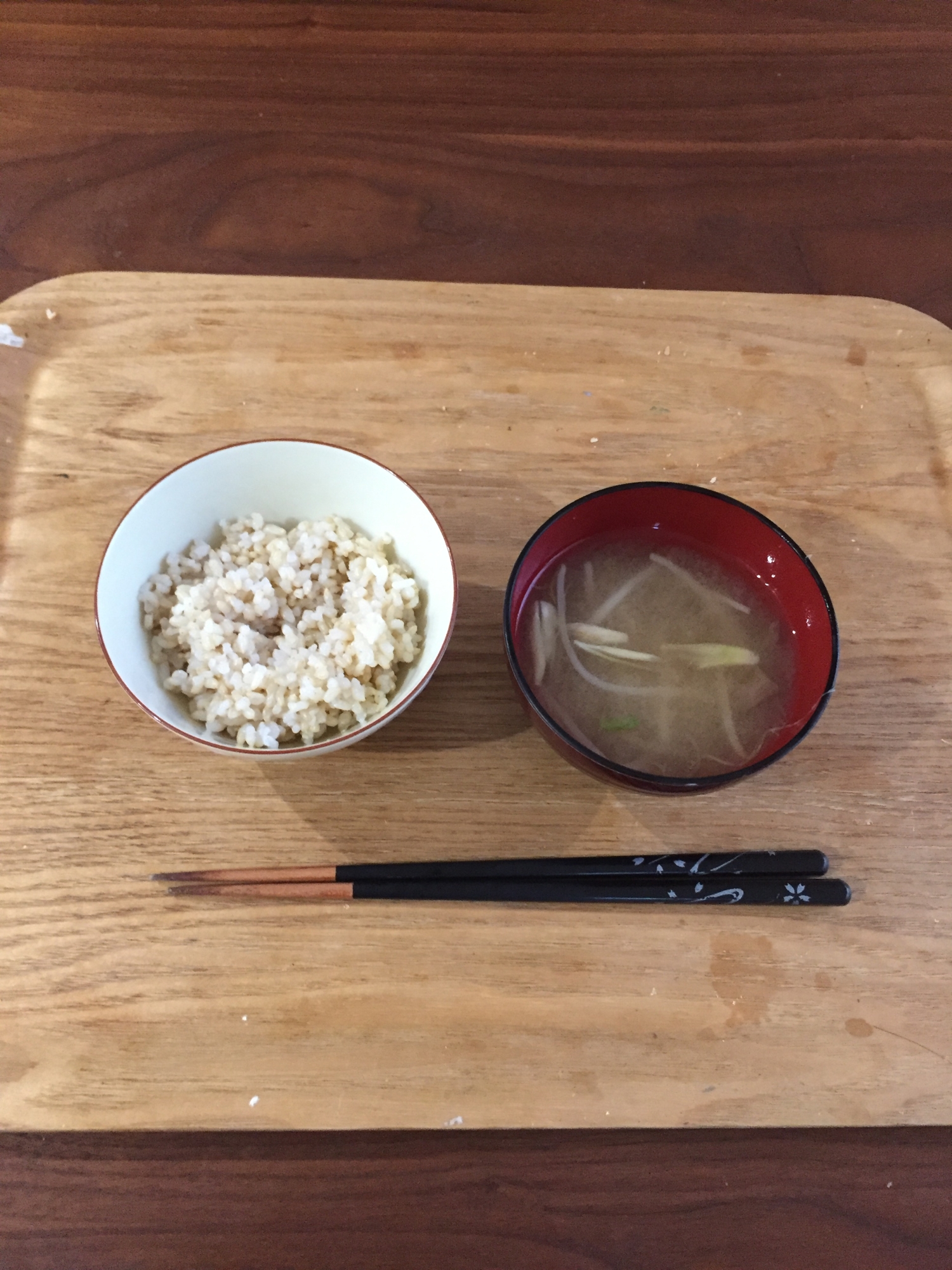 朝ごはん！味噌汁と玄米ごはん