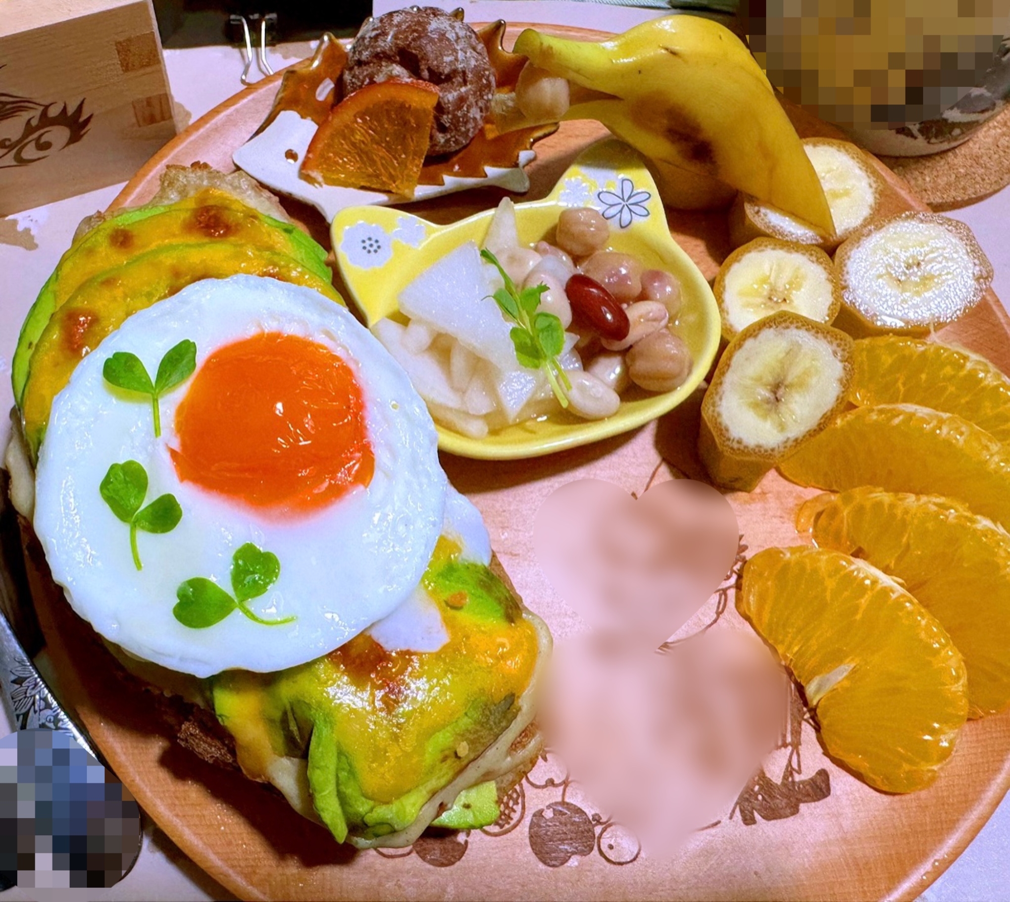 サラダチキンとアボカドのクロックマダム