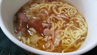 ウィンナーを一緒に茹でよう♡カップ麺