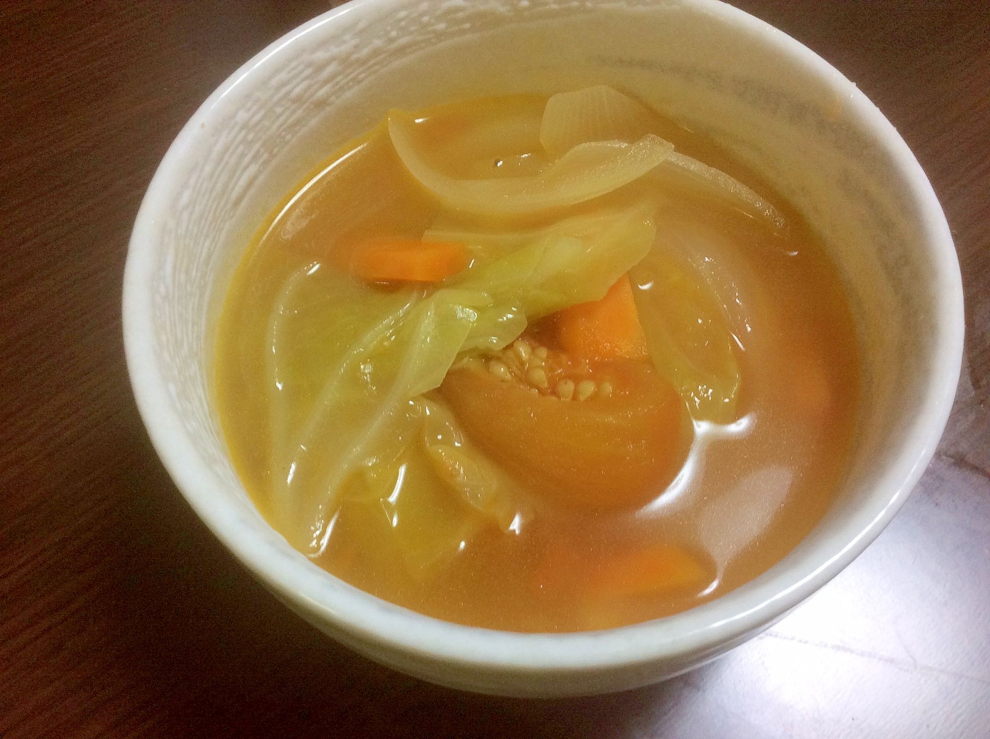 優しい味わい♪コンソメバターの野菜スープ