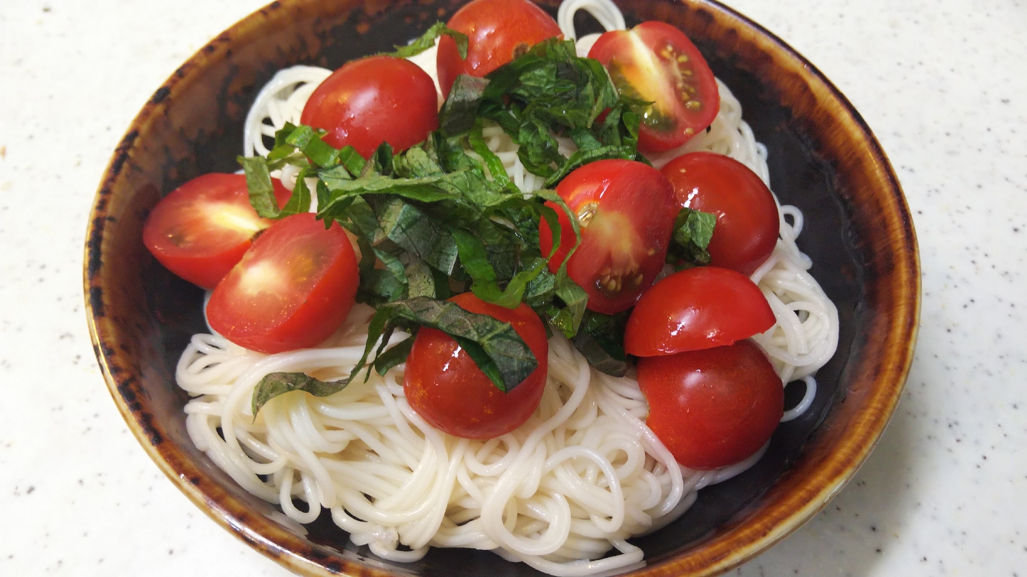 プチトマトと大葉のそうめん