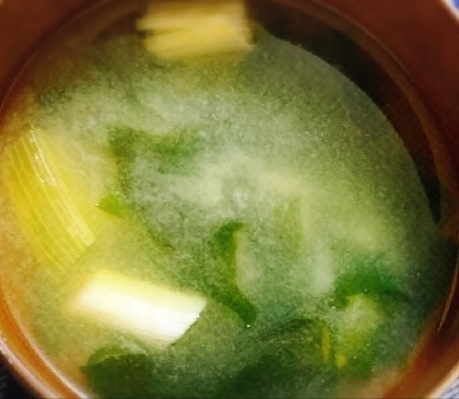 わかめとねぎの赤だし