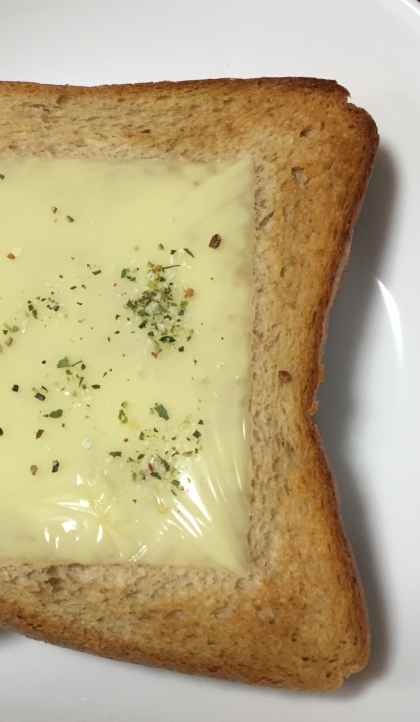 チーズにハーブソルトのトースト、とっても美味しいですね♪素敵なレシピ、ありがとうございました(*^▽^*)