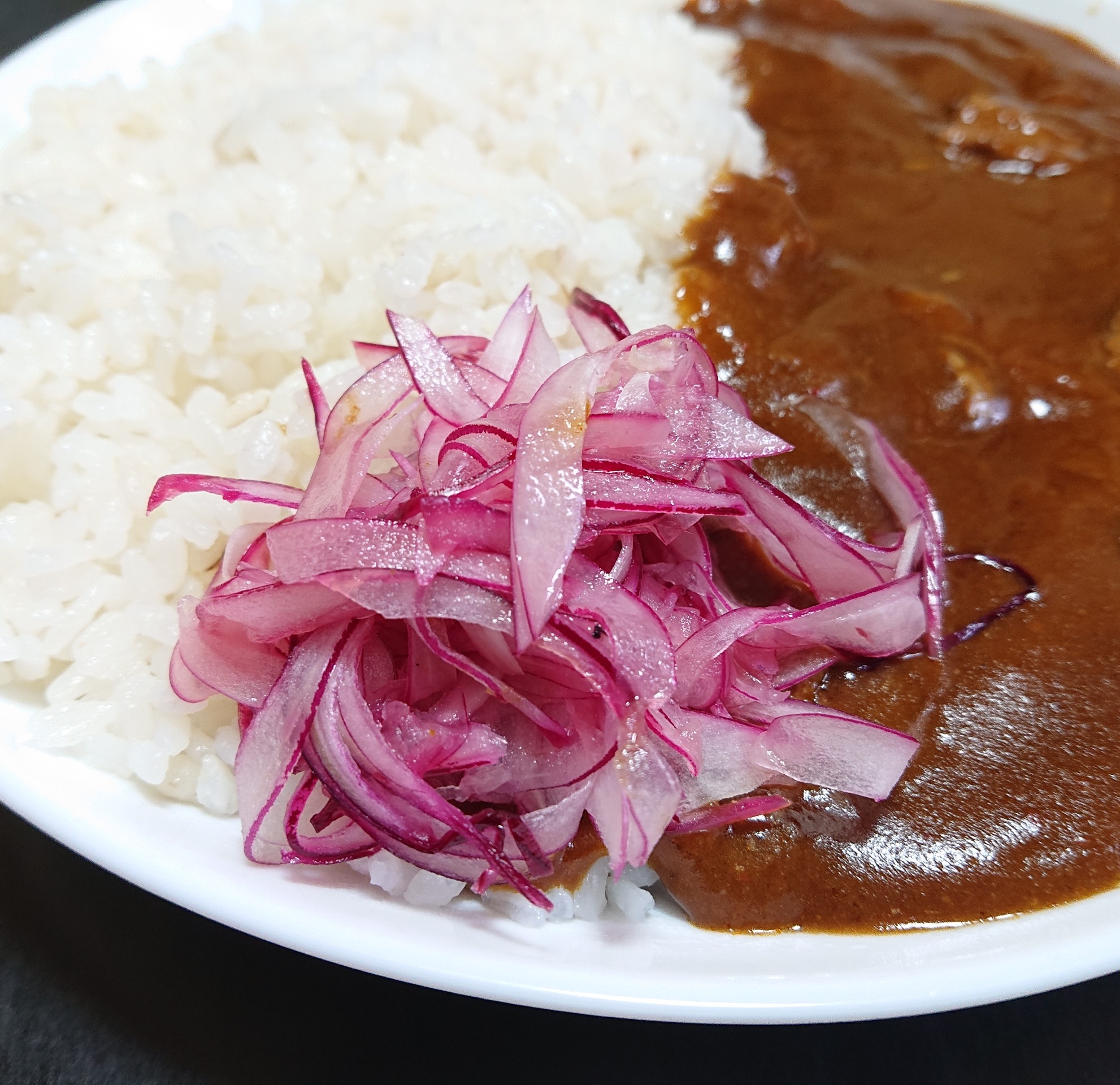 カレーに添える紫たまねぎ