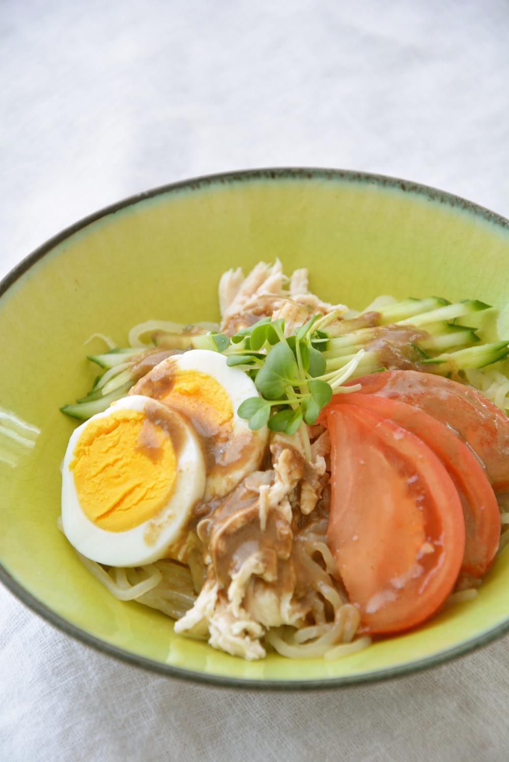 こんにゃく麺のゴマダレ冷やし中華