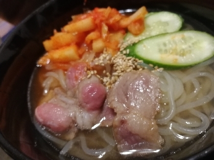 キムチとキュウリモリモリ！盛岡冷麺