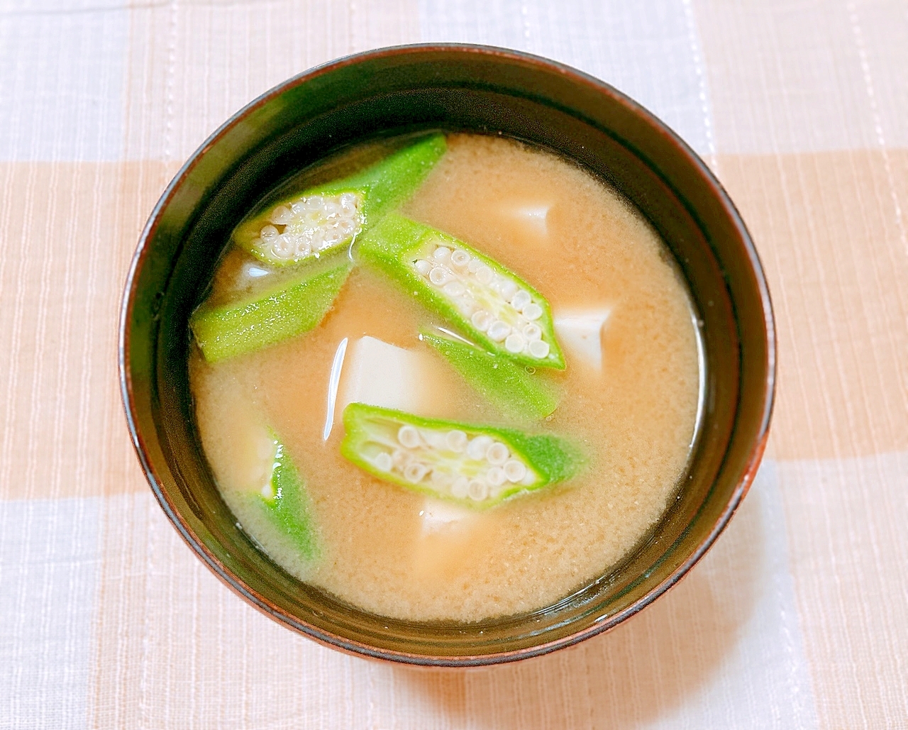 豆腐とオクラの味噌汁