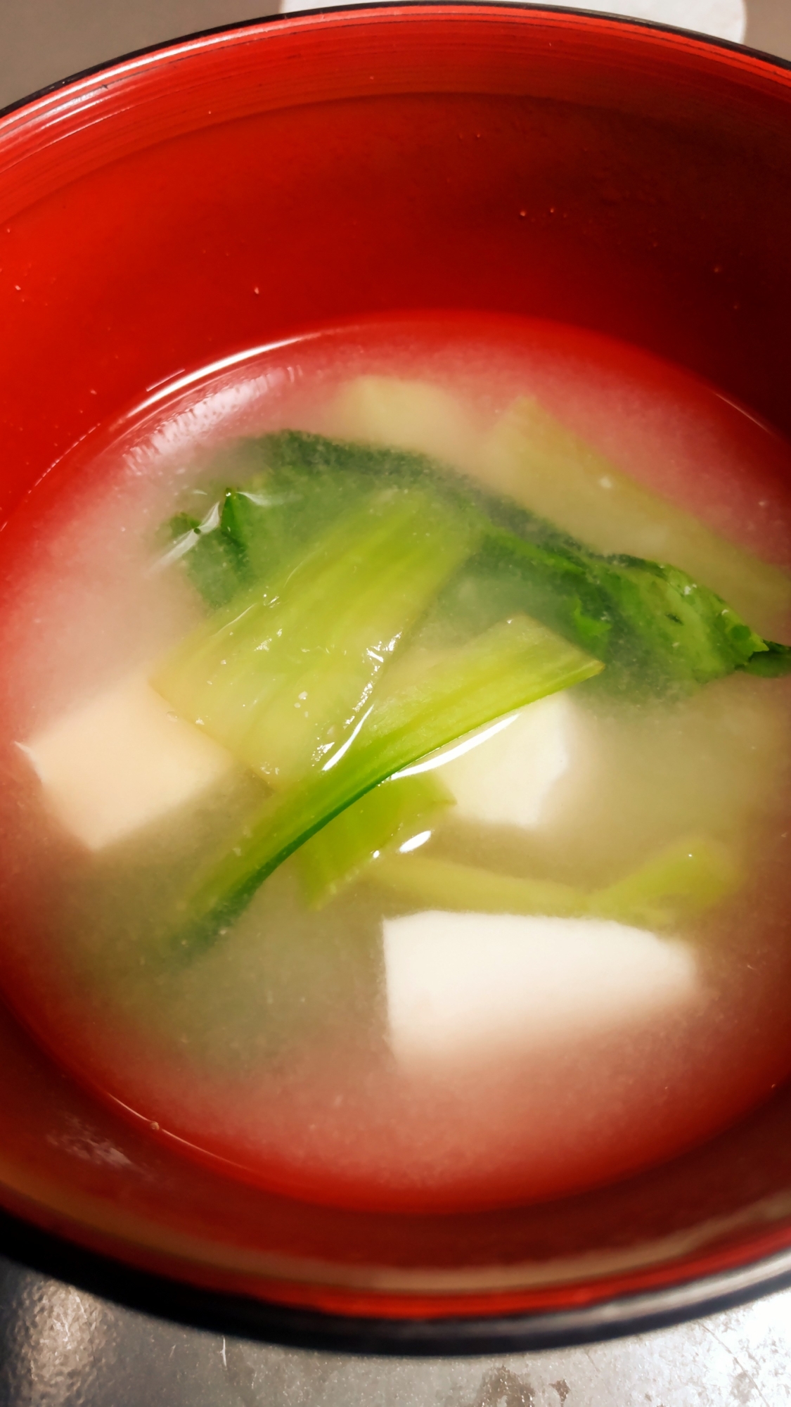 チンゲン菜と豆腐の味噌汁