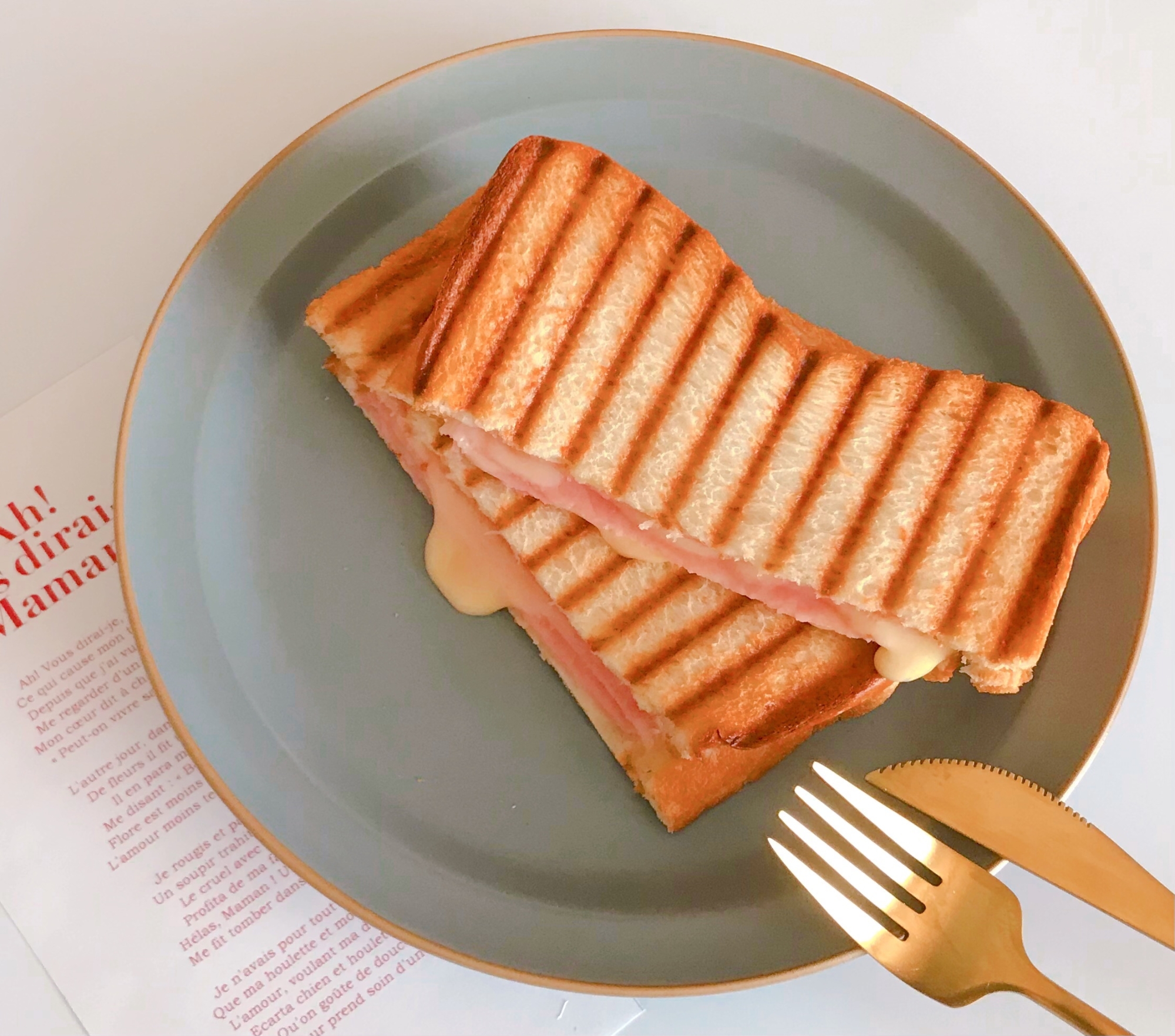 とろ〜り♪ハムチーズのホットサンド