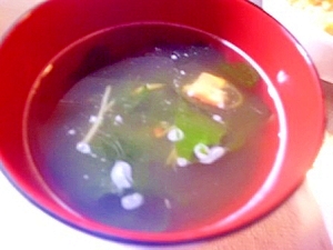 エビ・カニの茹で汁で　　簡単わかめスープ
