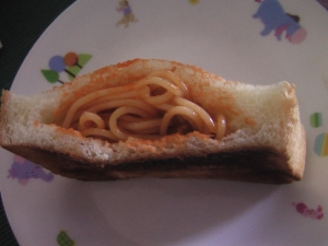 　スパゲティが残ったら・・・スパゲティサンド