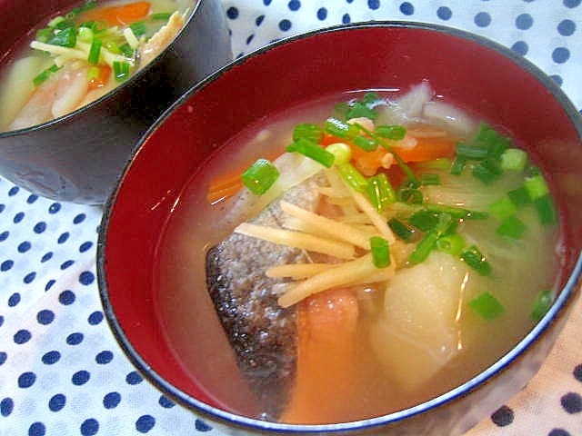 北海道旨みたっぷり 鮭のアラで三平汁 味噌仕立て レシピ 作り方 By ミルク白うさぎ 楽天レシピ