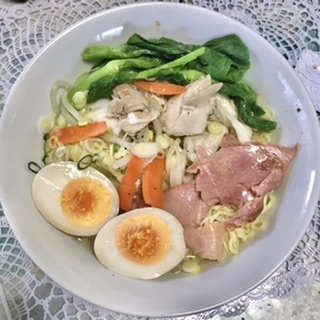 こんにちは。
塩ラーメン大好きです。
たっぷりの野菜が入っていて、とても美味しかったです。
ヘルシーなのがいいですね。
ご馳走様でした。