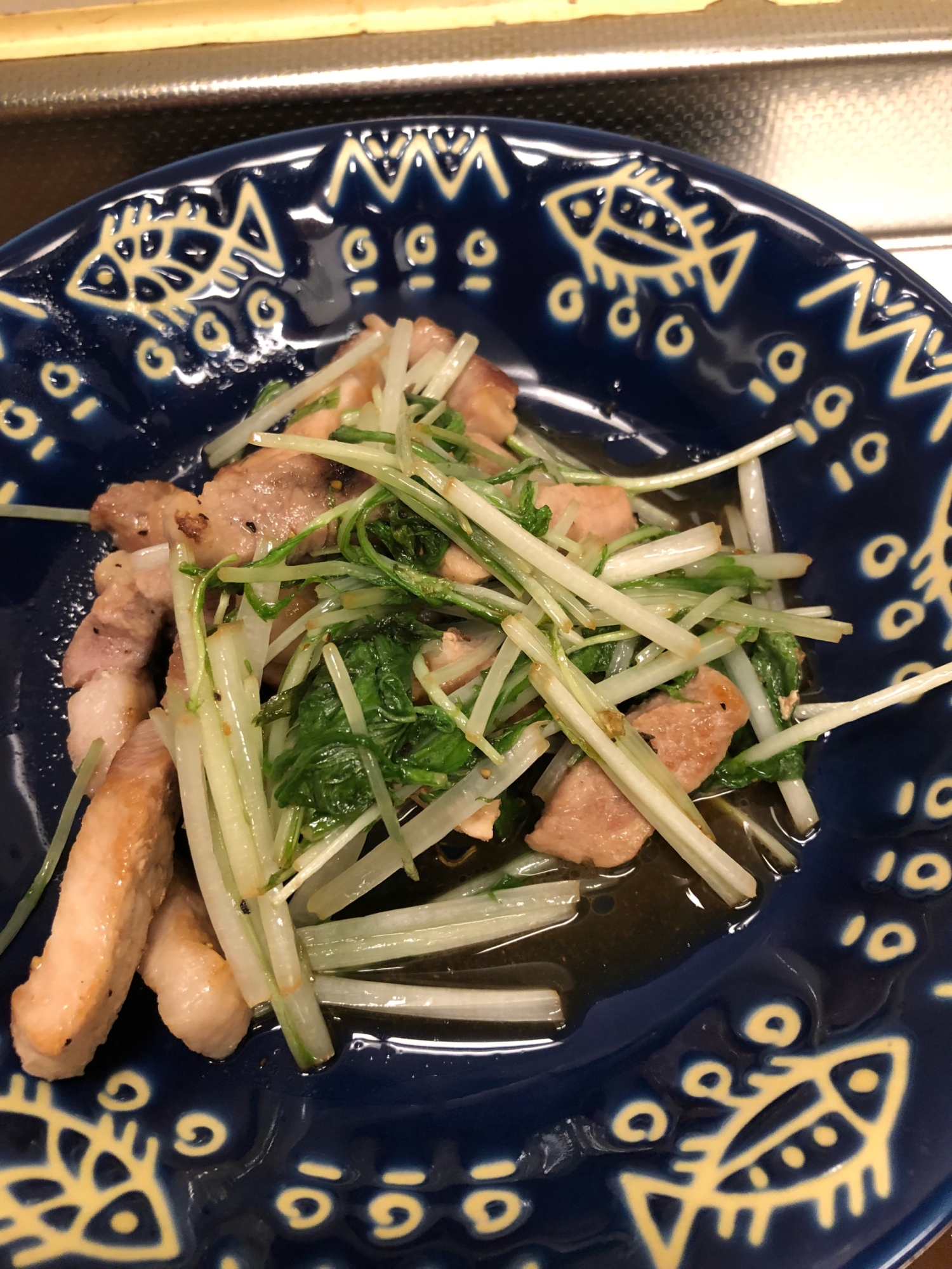 シャキシャキ水菜と豚肉のレモンハーブソテー^_^